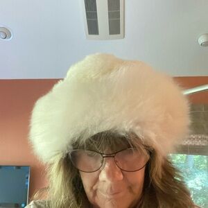 Peruvian linK NWT women’s alpaca fur hat
